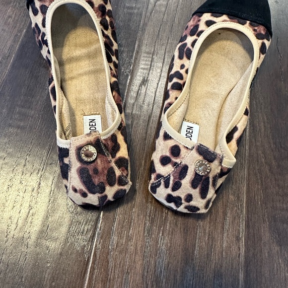 Steve Madden Leopard Print Flat - Picture 4 of 7